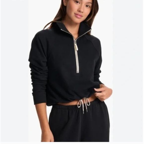 Vuori Women's Restore Half Zip in Black Medium - Picture 2 of 5